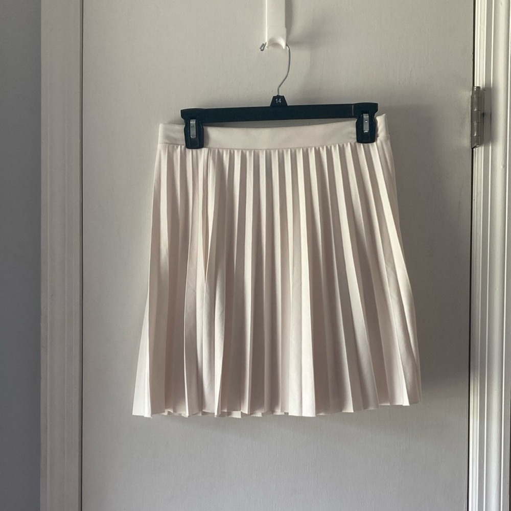 Elegant White Pleated Skirt